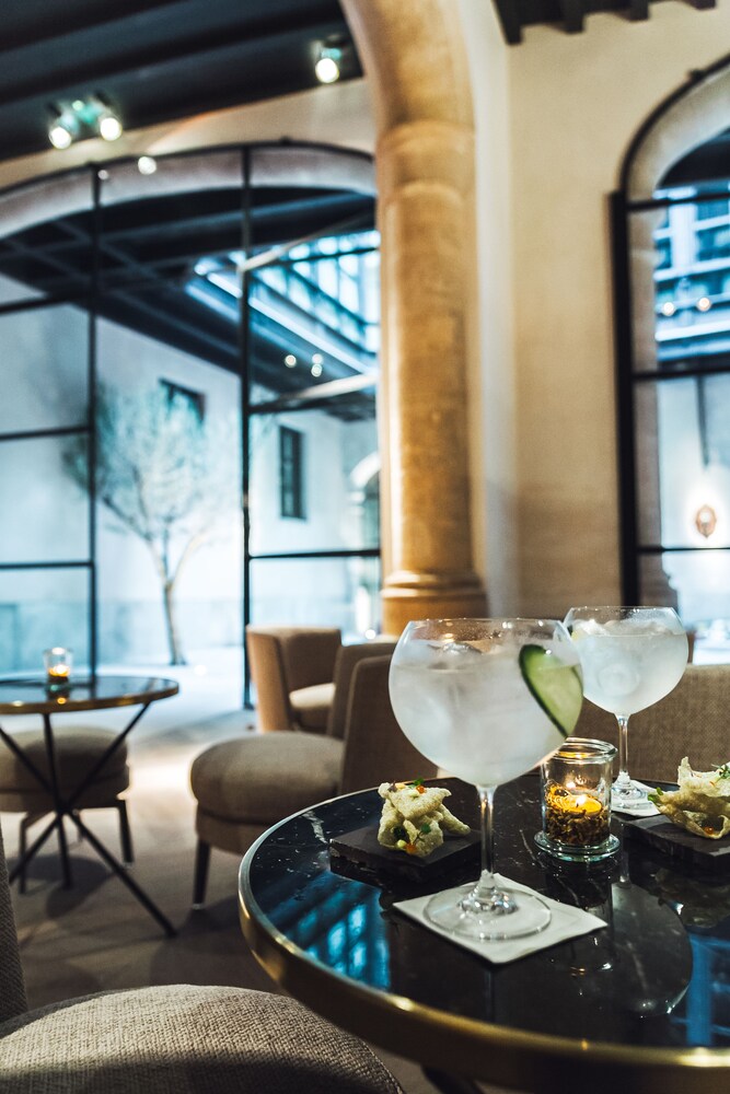 Hotel Bar