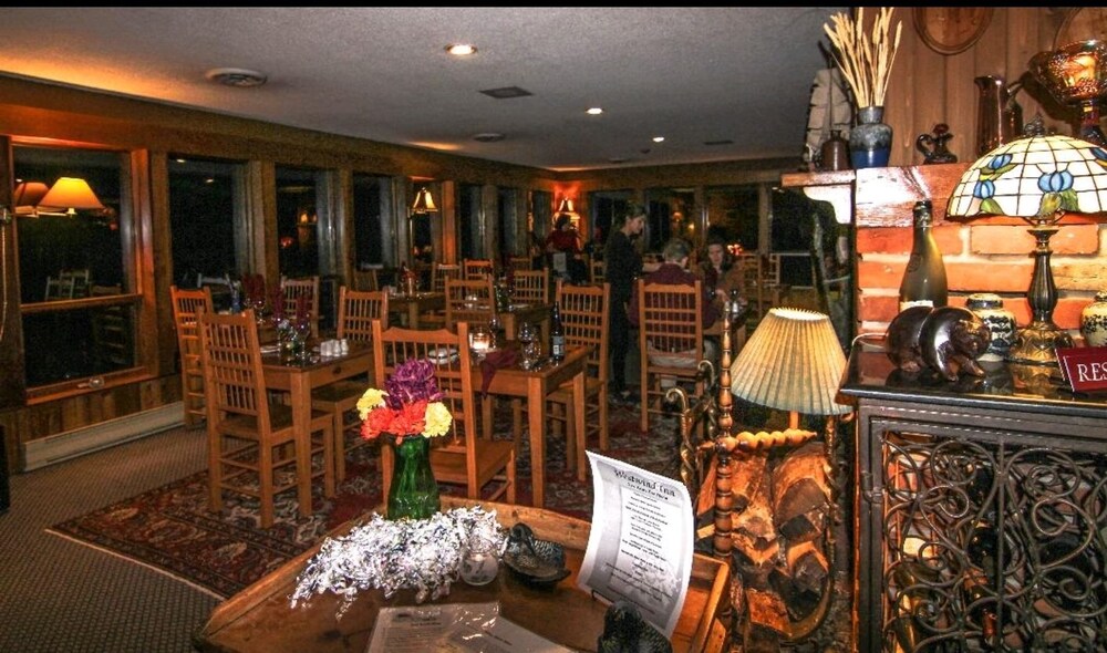 Couples Dining