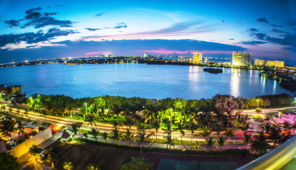 View from property, Ocean Dream Cancun by GuruHotel