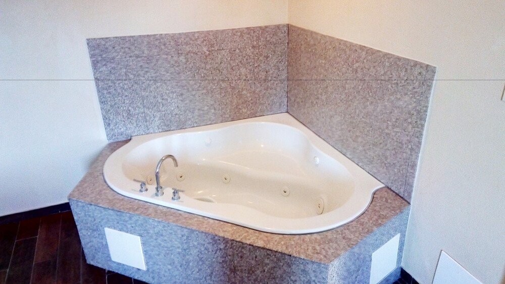 Jetted Tub