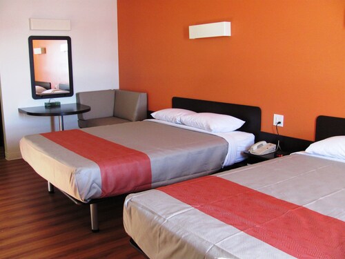 Motel 6 Innisfail, AB