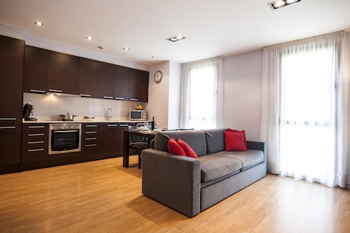 Short Stay Group Camp Nou Serviced Apartments