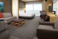 King Bed with Sofa Bed, High Floor