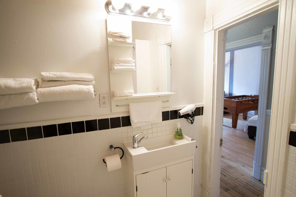 City Apartment, 2 Bedrooms, Terrace - Bathroom
