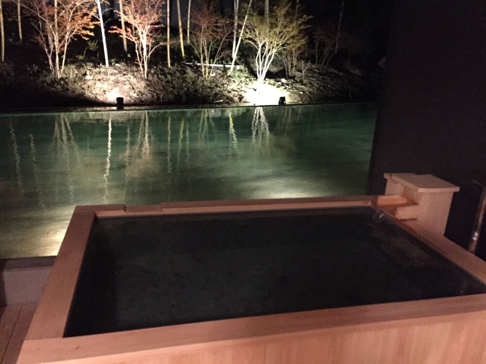 屋外スパ浴槽
