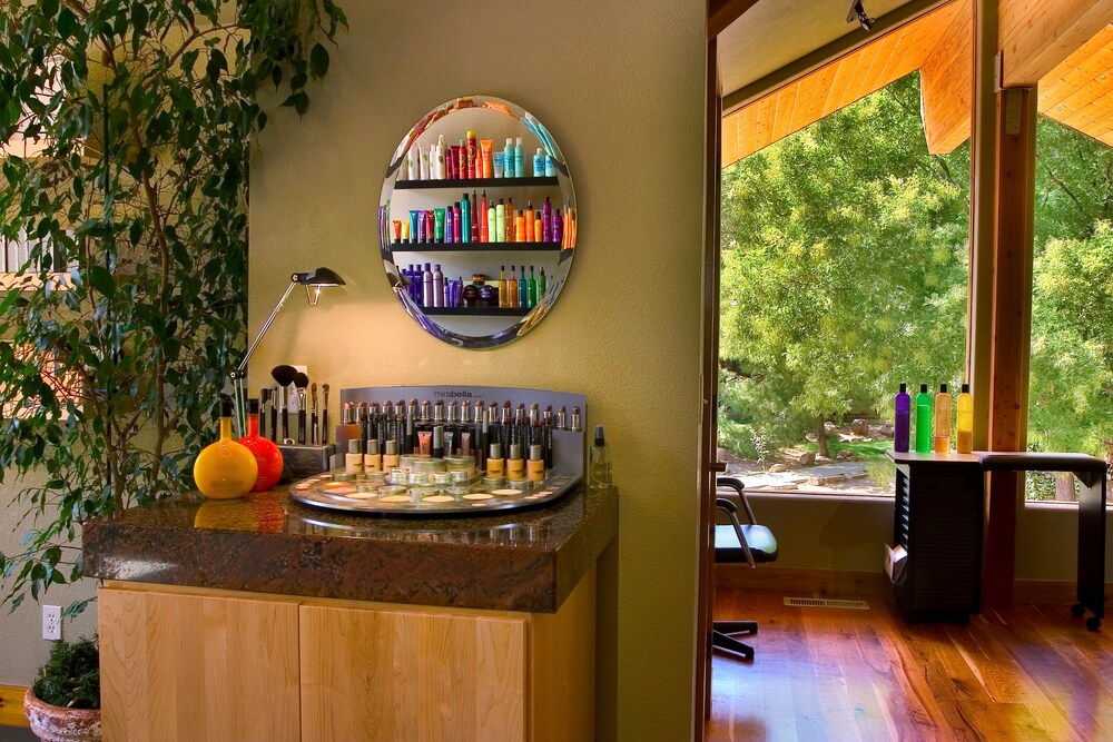 Nail Salon