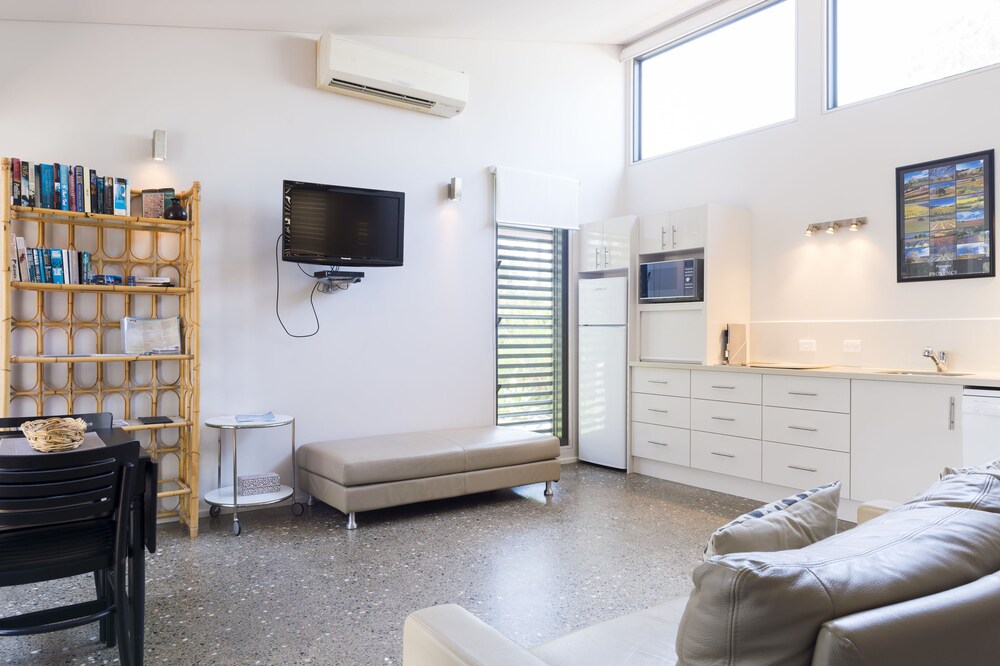 Standard Apartment, 1 Bedroom, Non Smoking, Kitchen (Hyams) - Living Area