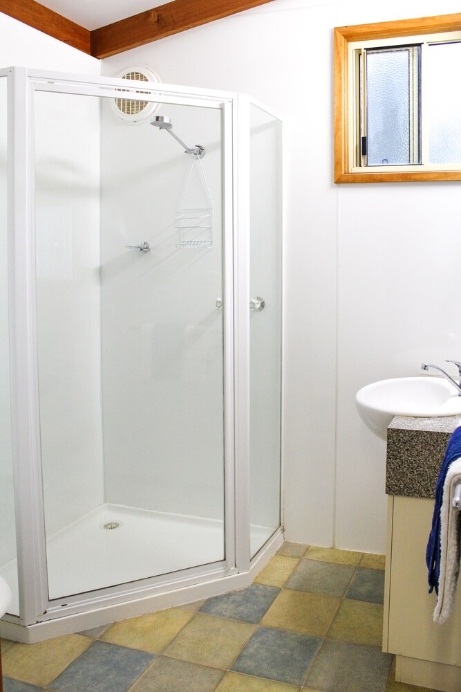 Self-contained Cabin - Bathroom