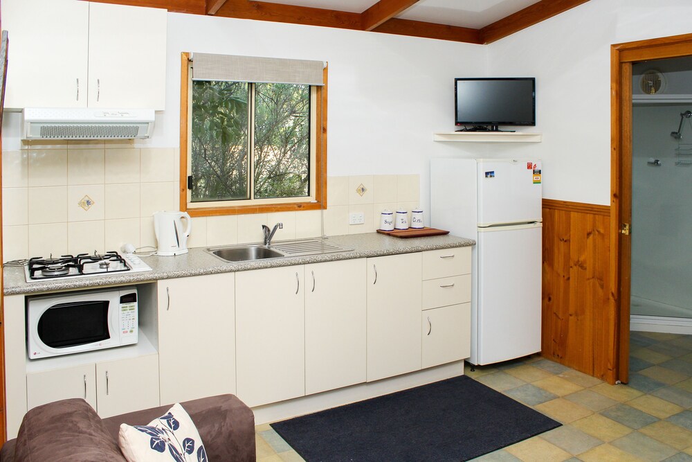 Self-contained Cabin - Guestroom