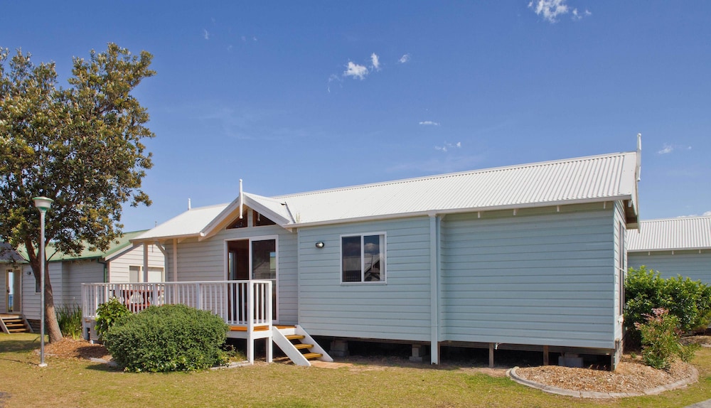 Cabin, 2 Bedrooms, Partial Ocean View - Guestroom