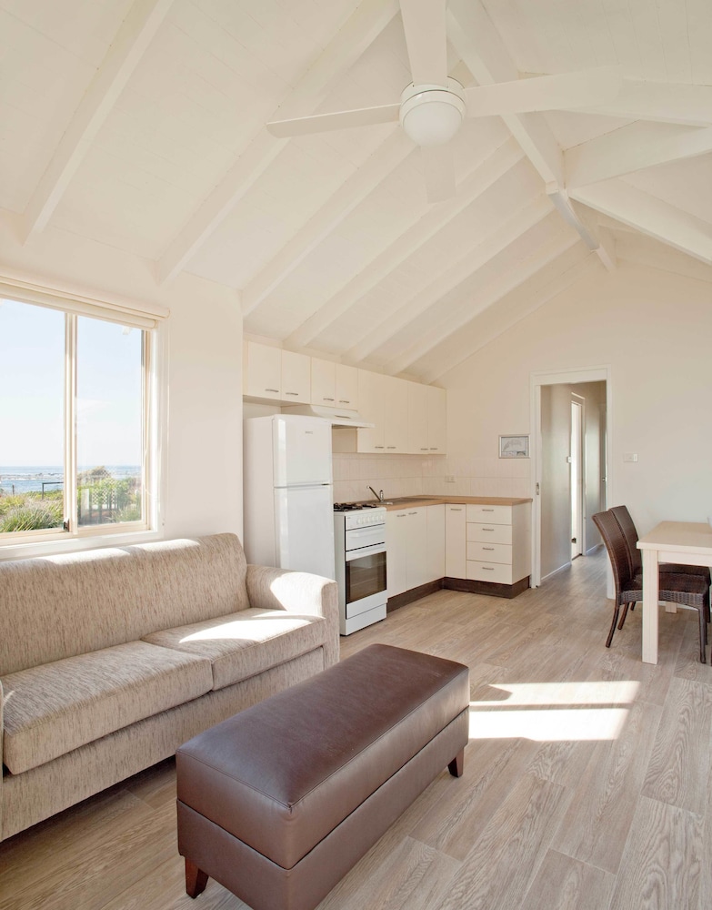 Standard Cabin, 2 Bedrooms, Sea View - Living Area