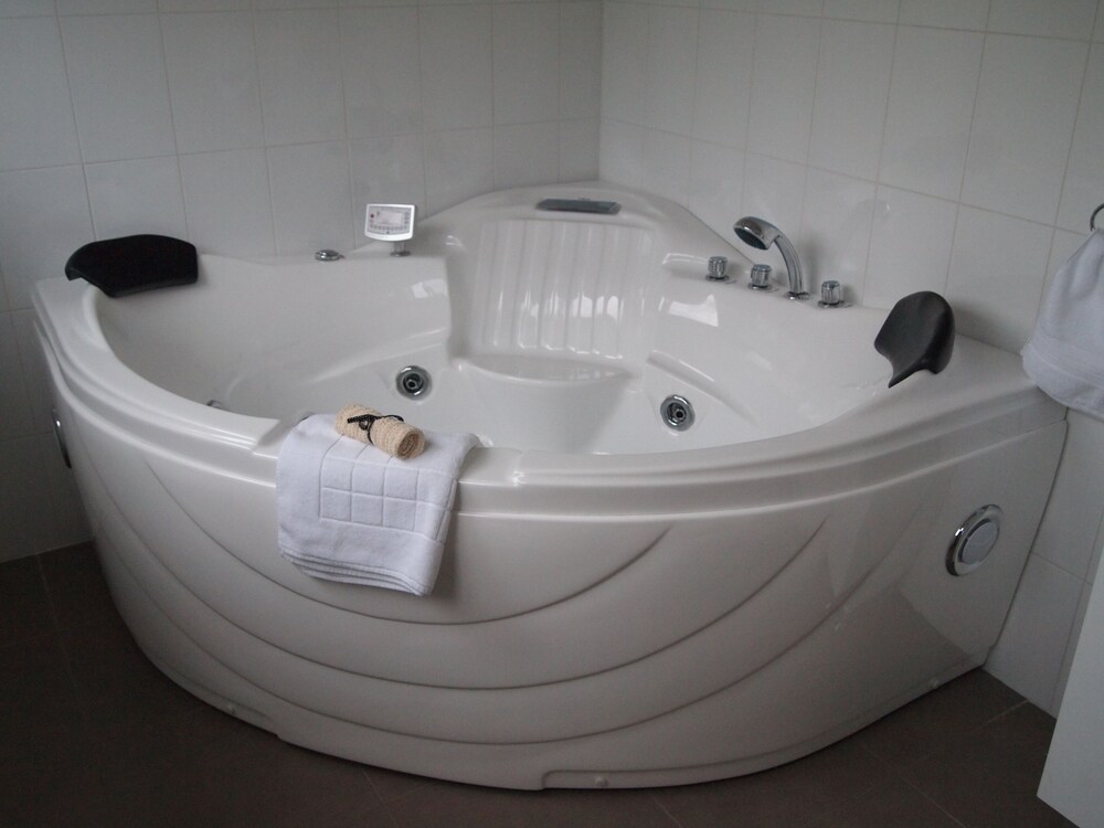 Jetted Tub