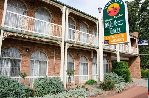 Hamilton's Henry Parkes Motor Inn, Parkes