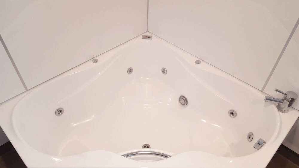 Jetted Tub