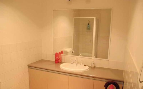 Standard Apartment, Non Smoking, Balcony (Standard Queen) - Bathroom Sink