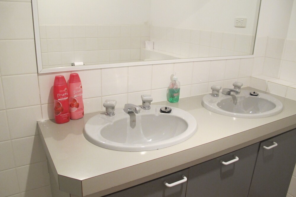 Deluxe Twin Room, 2 Queen Beds, Garden Area - Bathroom