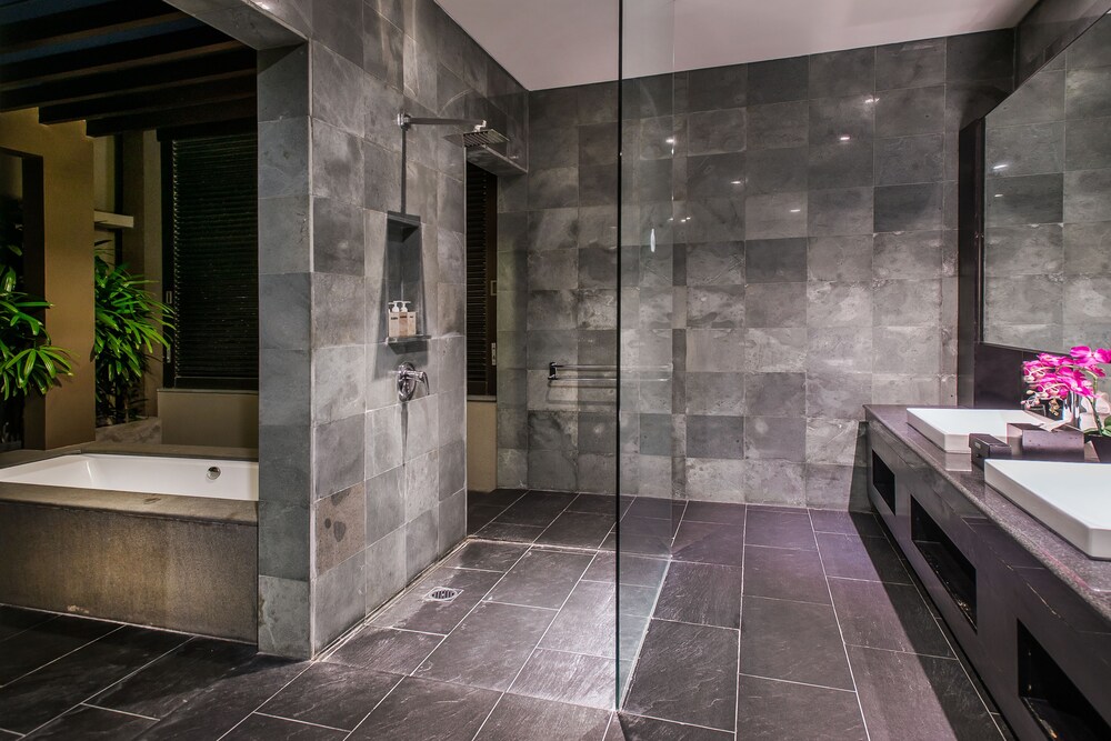 Suite, Private Pool - Bathroom