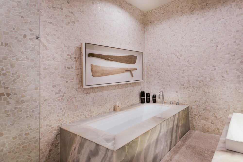 Executive Studio - Bathroom