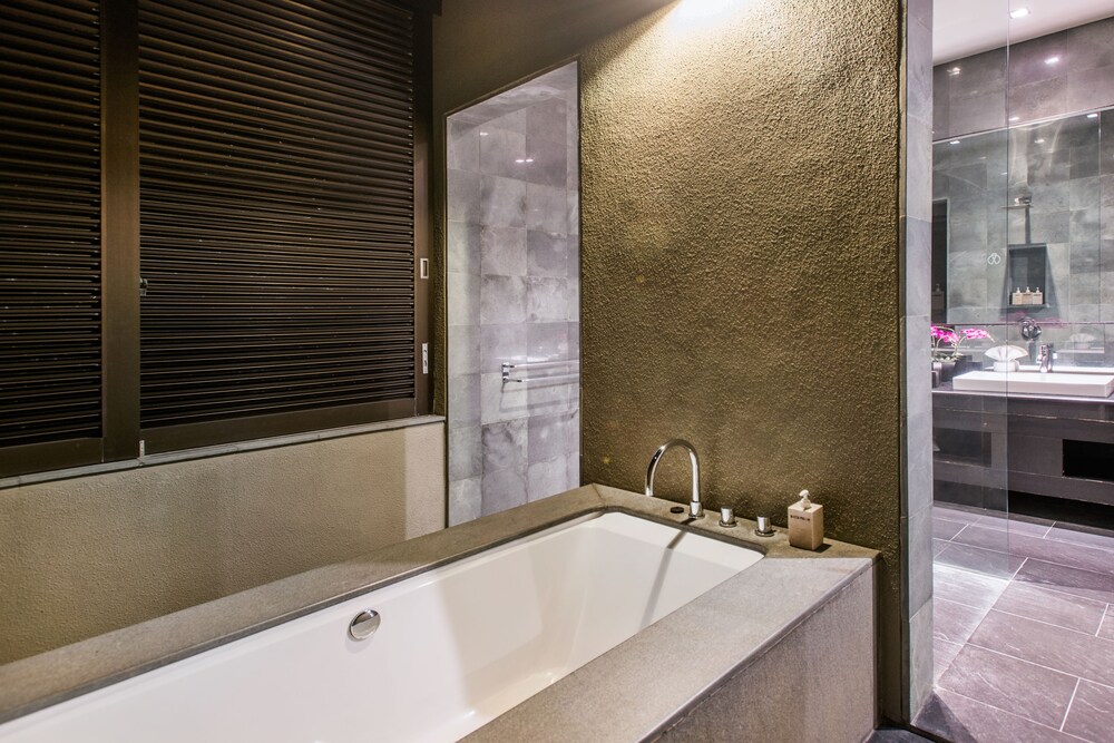 Suite, Private Pool - Bathroom