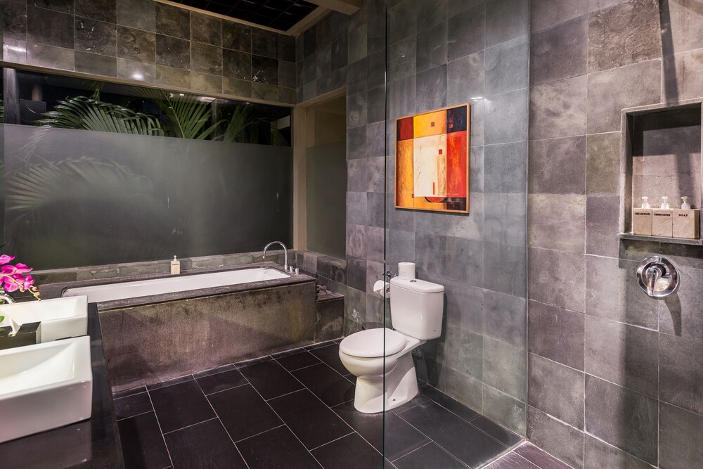 Junior Suite, Private Pool - Bathroom