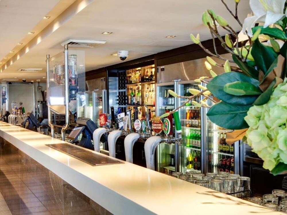 Hotel Bar
