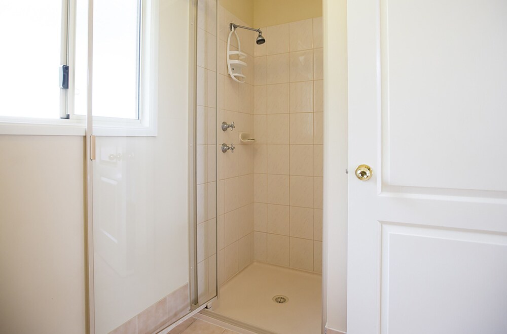 1 Bedroom Cabin - Bathroom
