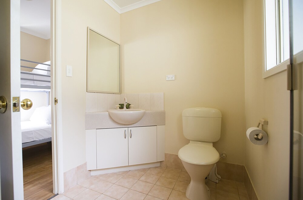 1 Bedroom Cabin - Bathroom