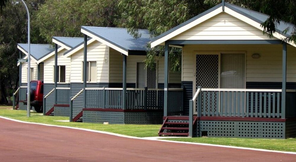 2 Bedroom Standard Queen Cabin - Terrace/Patio