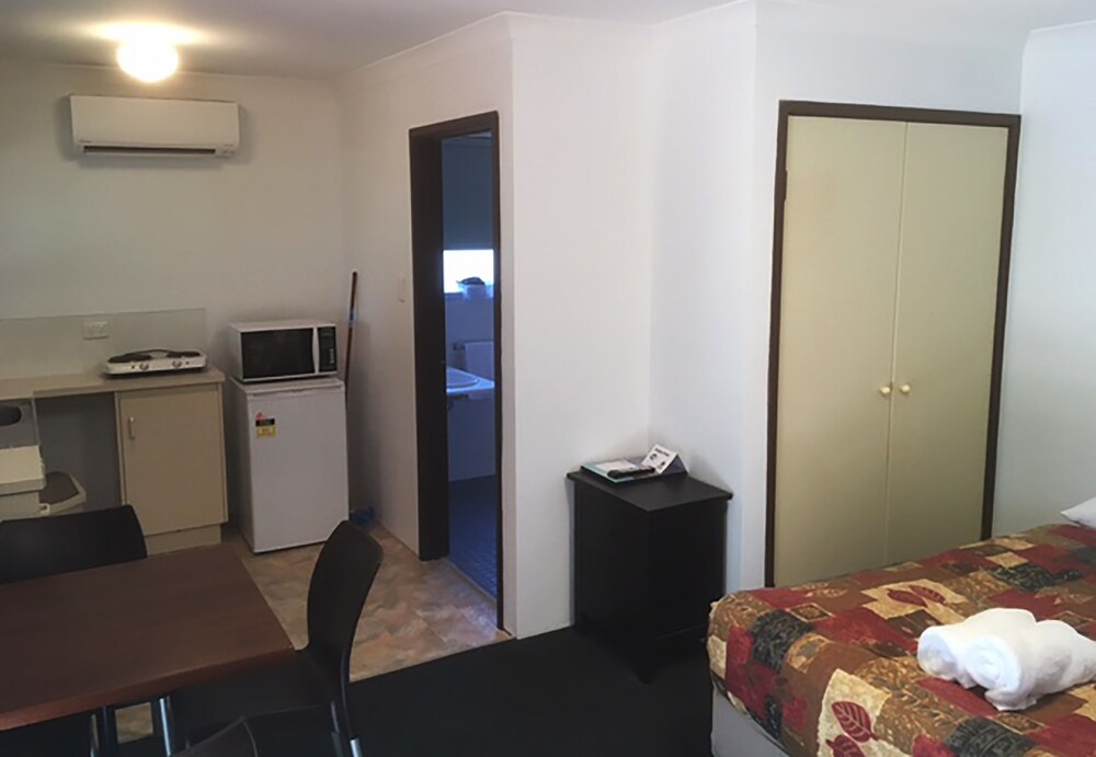 Studio Budget Family - In-Room Kitchenette