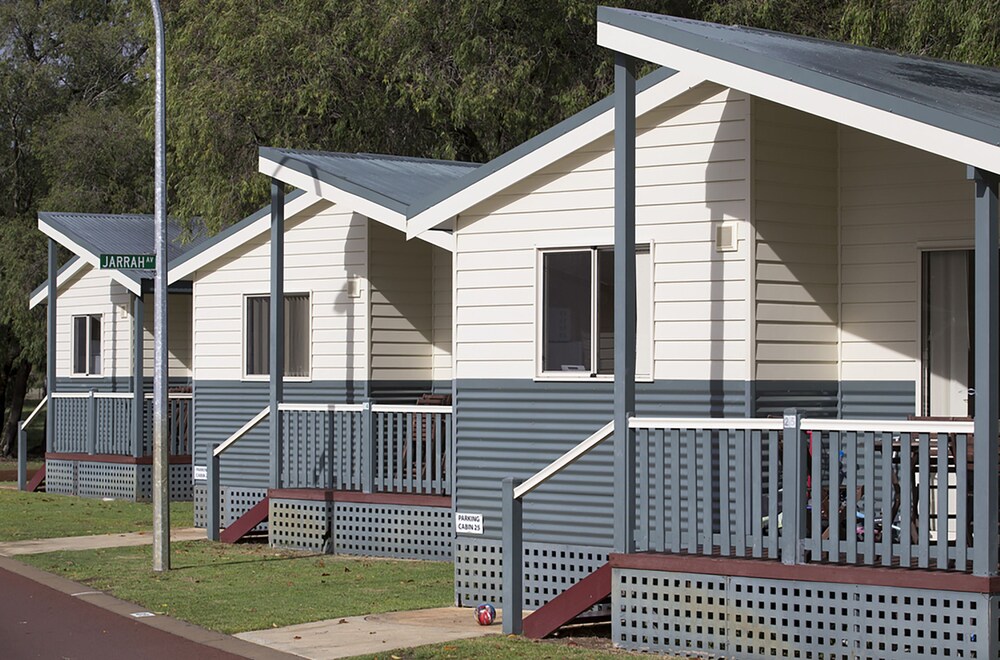 2 Bedroom Family Budget Cabin - Balcony