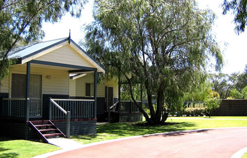 2 Bedroom Standard Cabin - Guestroom