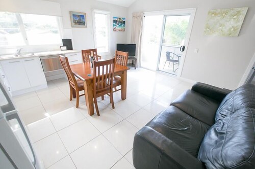 거실 공간 (빌라, 정원 전망 (4 - 1.5 Bedroom - small pet friendly ))