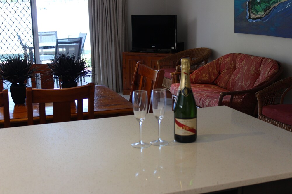 객실 내 식사 (빌라, 침실 2개 (2 Waterfront 7nt small pet friendly))