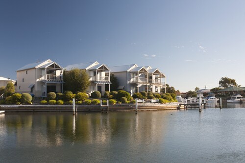 Captains Cove Waterfront Resort
