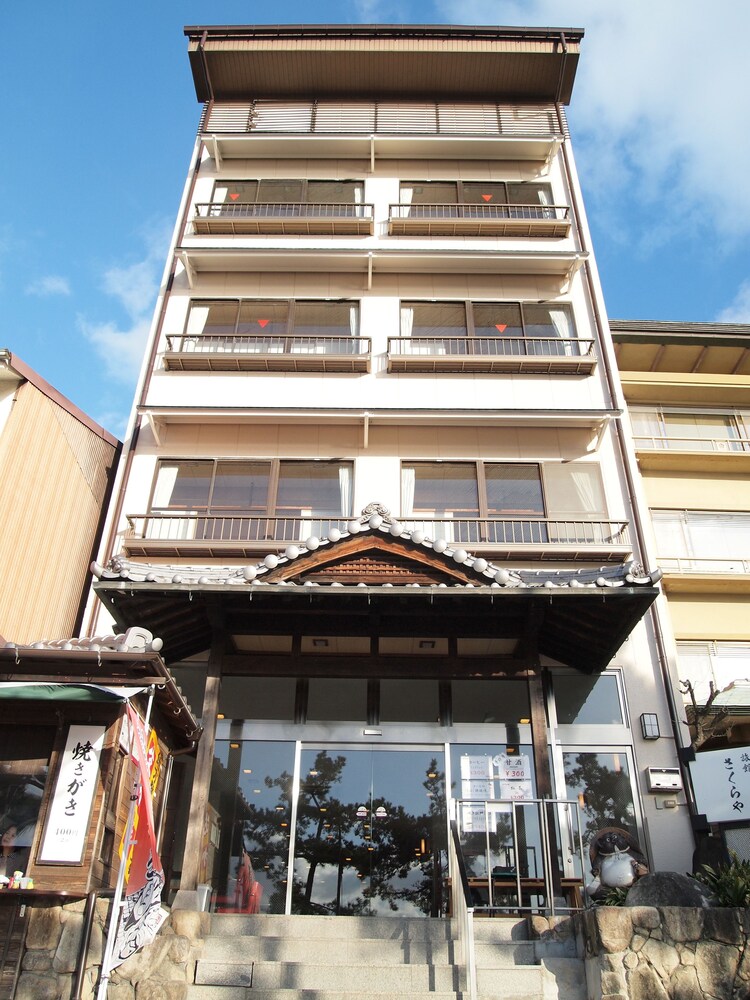 Fachada del hotel