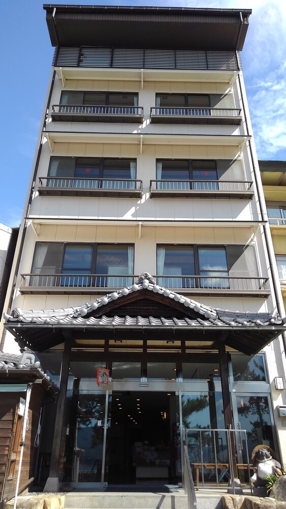 Fachada del hotel