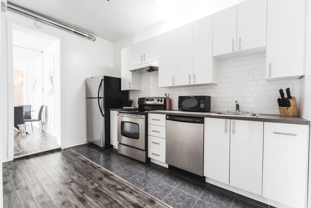 The Turntable - 2B - In-Room Kitchen