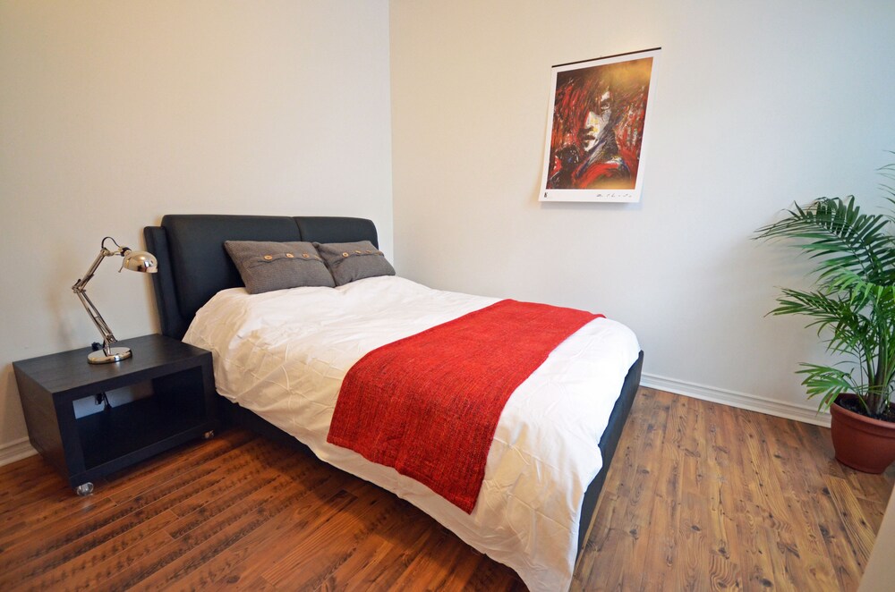 Heroes of Mont-Royal - 3A - Guestroom