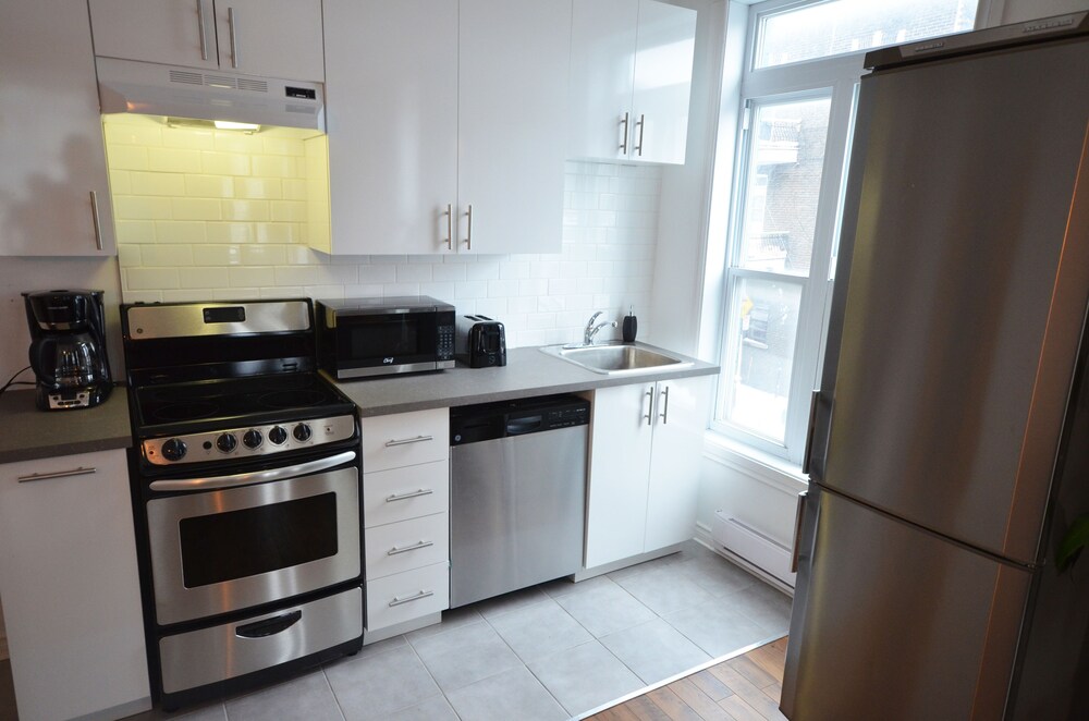 Heroes of Mont-Royal - 3A - In-Room Kitchen