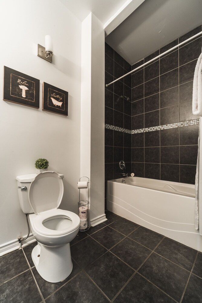 The Boudoir - 3B - Bathroom Shower