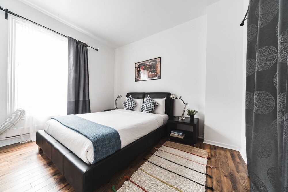 The Mirrors - 2A - Guestroom