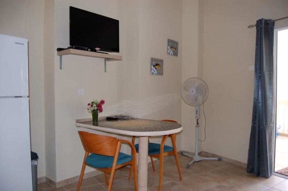 Studio - In-Room Dining