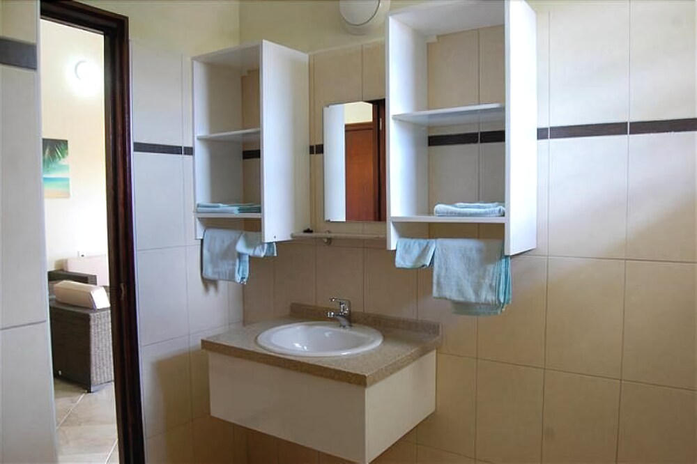 Apartment, 1 Bedroom - Bathroom Sink