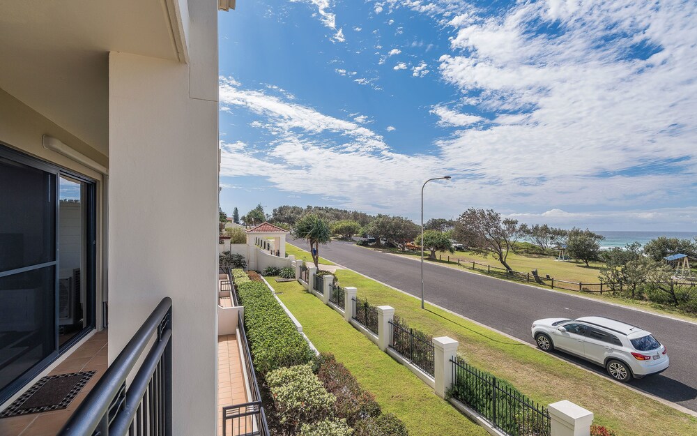 2 Bedroom Ocean Front Apartment First Floor - Guestroom View