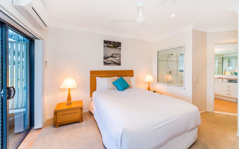 2 Bedroom Ocean Front Apartment First Floor - Guestroom
