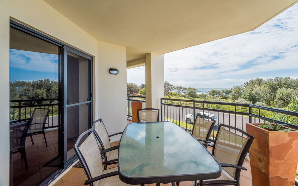 3 Bedroom Ocean Front Apartment First Floor - Balcony