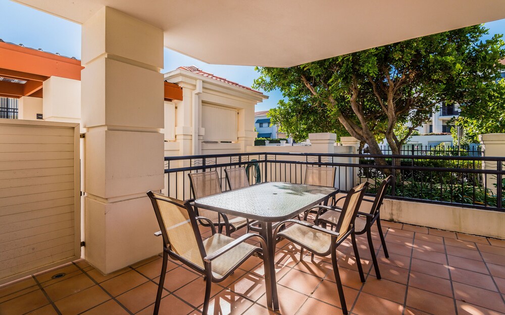 3 Bedroom Ocean Front Apartment Ground Floor - Balcony
