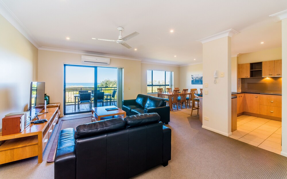 2 Bedroom Ocean Front Apartment First Floor - Living Area