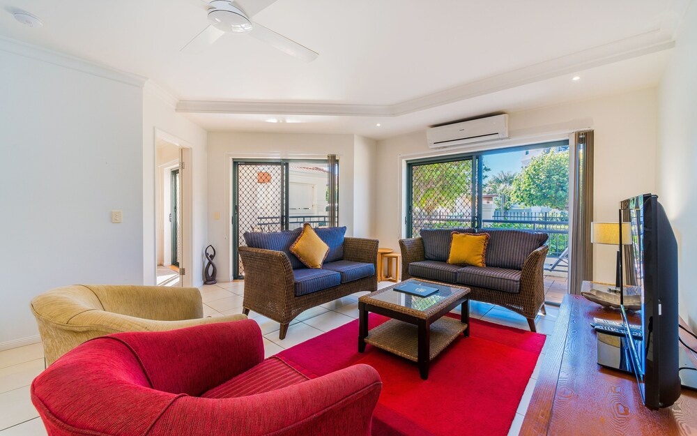 3 Bedroom Ocean Front Apartment Ground Floor - Living Room