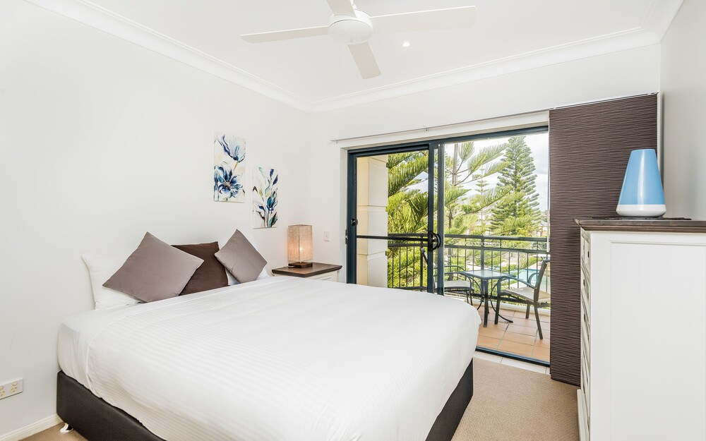 3 Bedroom Ocean Front Apartment First Floor - Guestroom